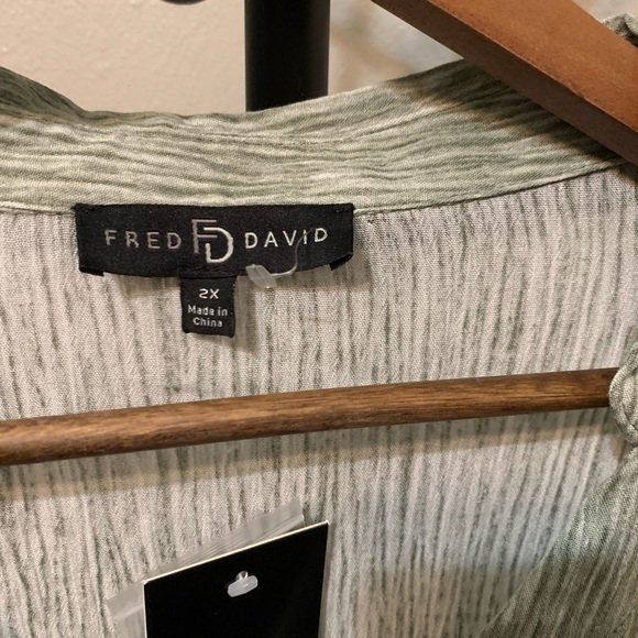 NWT Fred David 2X green blouse with front buttons - Picture 3 of 10